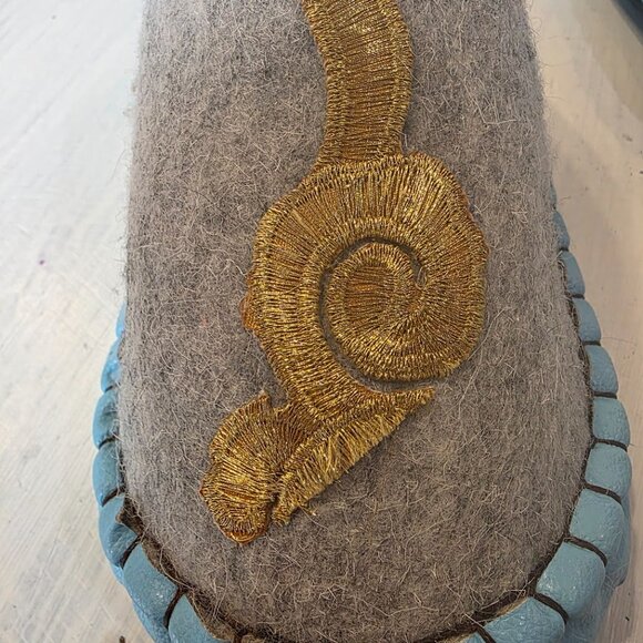 Authentic Mongolian Men's Slippers - Picture 6 of 8